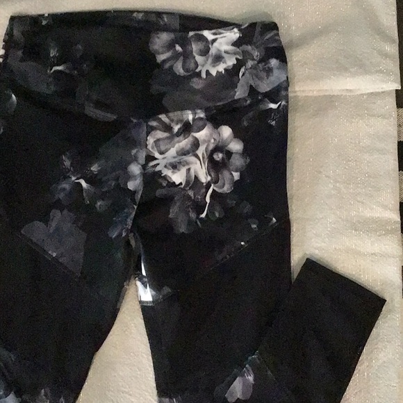 Leggings-sheer above knee And bottom leg - Picture 3 of 5